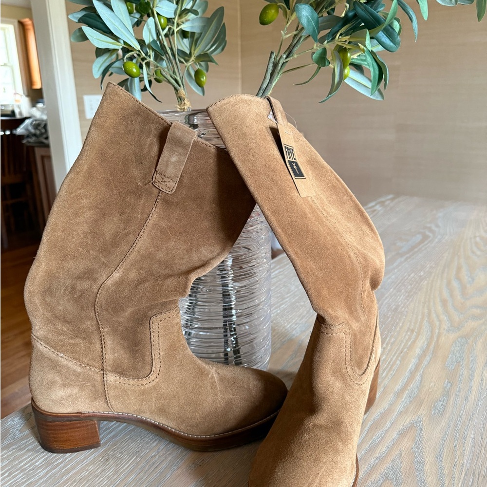NWT Frye Women's Brown Suede Camryn Dune Boots - Picture 3 of 11